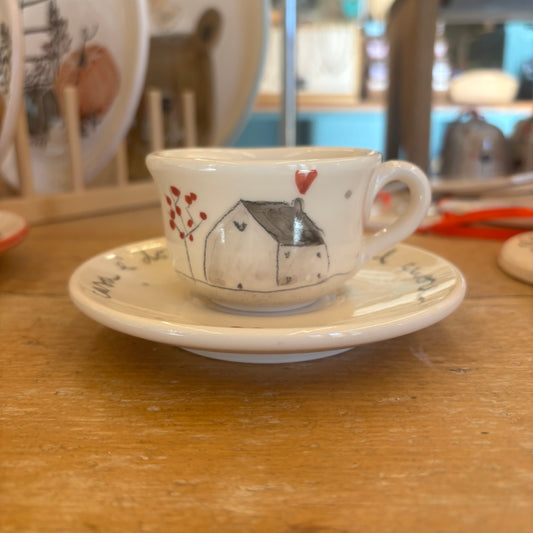 Tazzina cn piattino “casa é dove si trova il cuore”